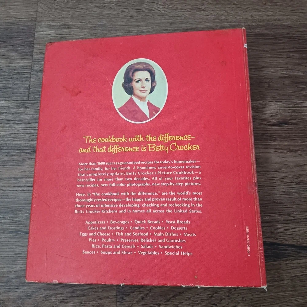 Betty Crocker Cookbook Pie Hardcover 5 Ring Binder 1976 27th Printing Golden